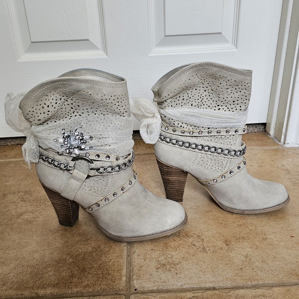 EUC size 9 Not Rated brand faux leather ankle boots
